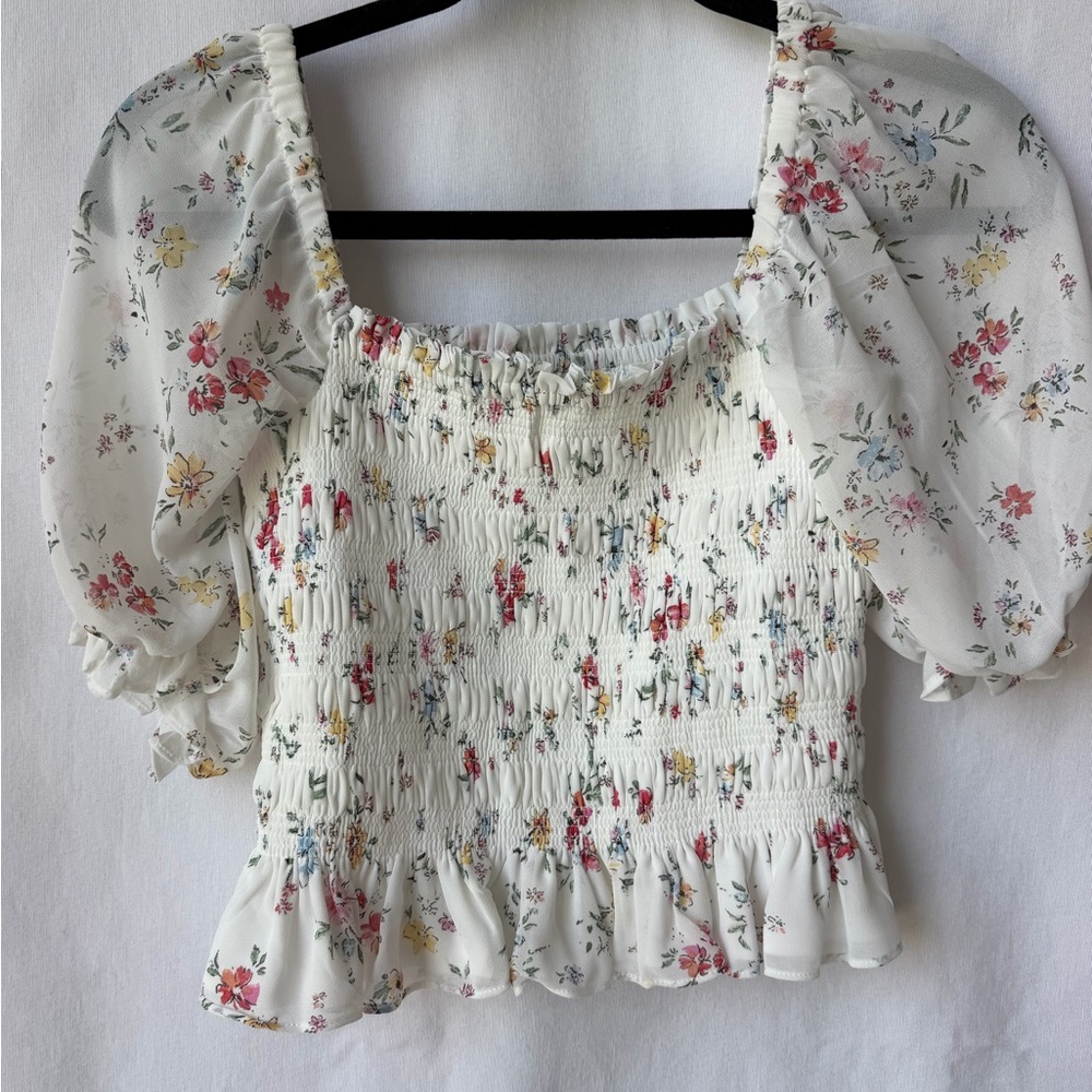 WAYF Smocked Floral Top with Puff Sleeves Size Small